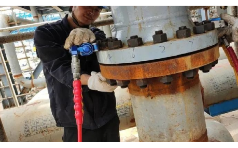 冶金余热回收设备螺栓安装预紧选用KWZK乐投体育在线注册,乐投体育（中国）液压力矩扳手