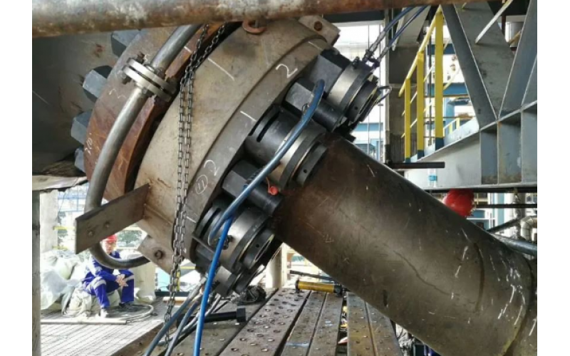 化肥氨合成塔顶盖螺栓预紧客户选用乐投体育在线注册,乐投体育（中国）KWZK液压螺栓拉伸器